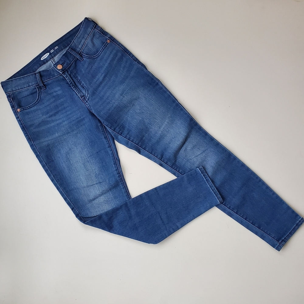 Super skinny stretch midrise medium wash Size 4